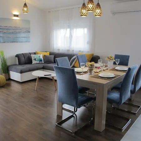 M&T Apartman Nin Exterior photo