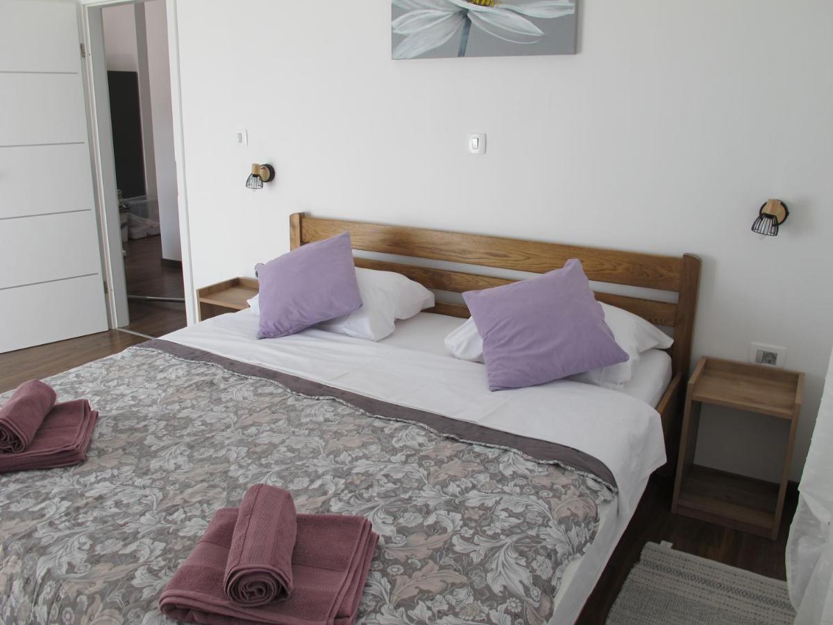 M&t Apartment